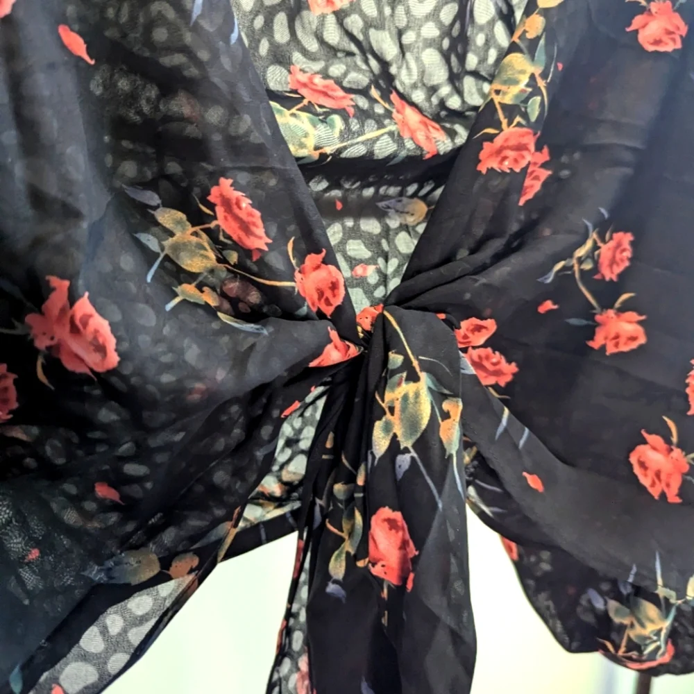 ๐ Couture ๐ black floral blouse and black ruffled mini skirt set - Picture 7 of 16